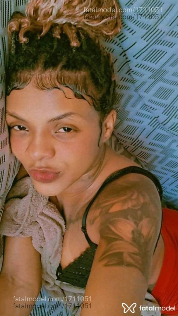 Acompanhante mulher morena (o) de olhos pretos - Laylla bumb ouro
