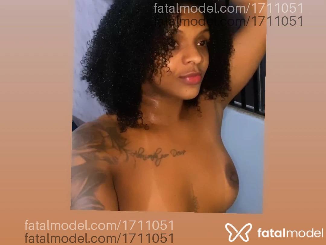 Acompanhante mulher morena (o) de olhos pretos - Laylla bumb ouro