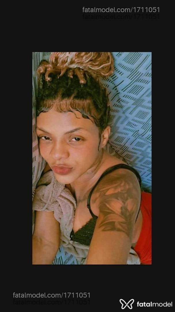 Acompanhante mulher morena (o) de olhos pretos - Laylla bumb ouro