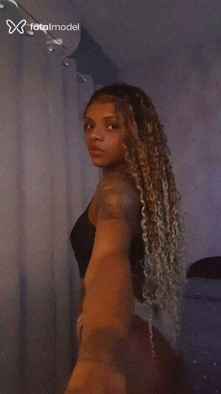 Acompanhante mulher morena (o) de olhos pretos em Rio das Ostras Acompanhante mulher morena (o) de olhos pretos em Rio das Ostras - Laylla bumb ouro