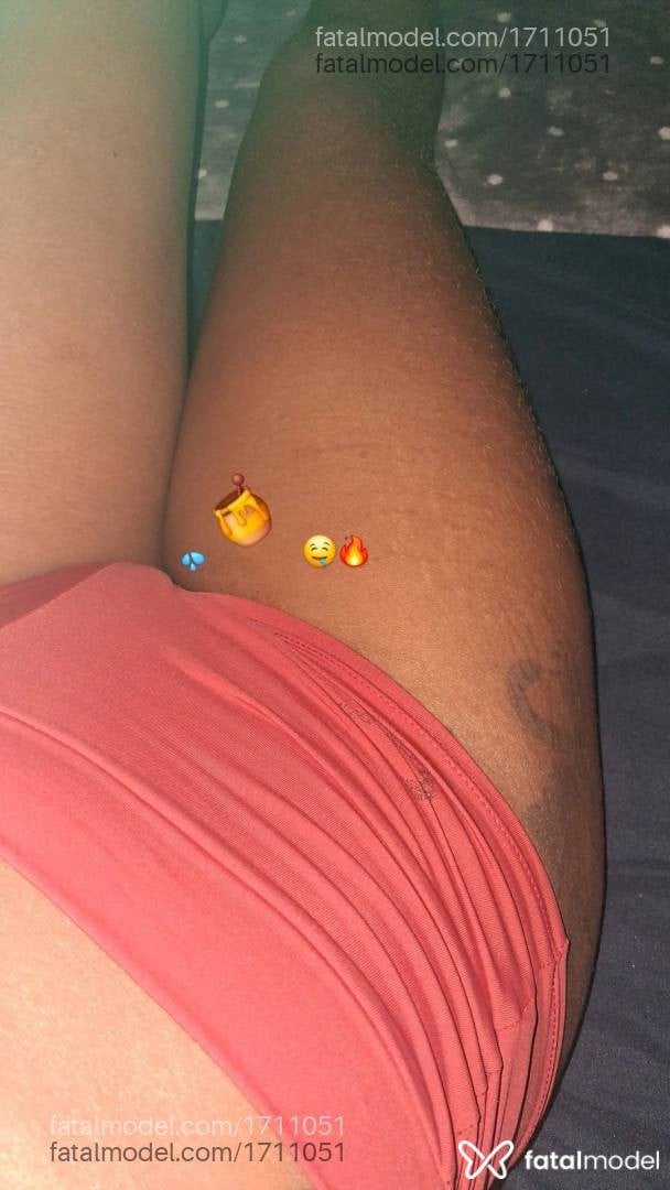 Acompanhante mulher morena (o) de olhos pretos - Laylla bumb ouro