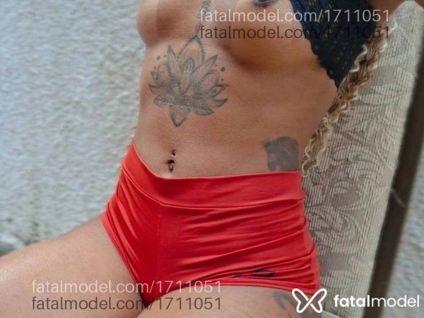Acompanhante mulher morena (o) de olhos pretos em Rio das Ostras Acompanhante mulher morena (o) de olhos pretos em Rio das Ostras - Laylla bumb ouro