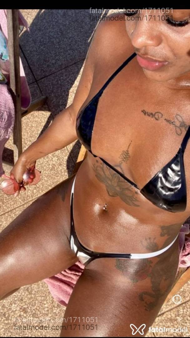 Acompanhante mulher morena (o) de olhos pretos - Laylla bumb ouro