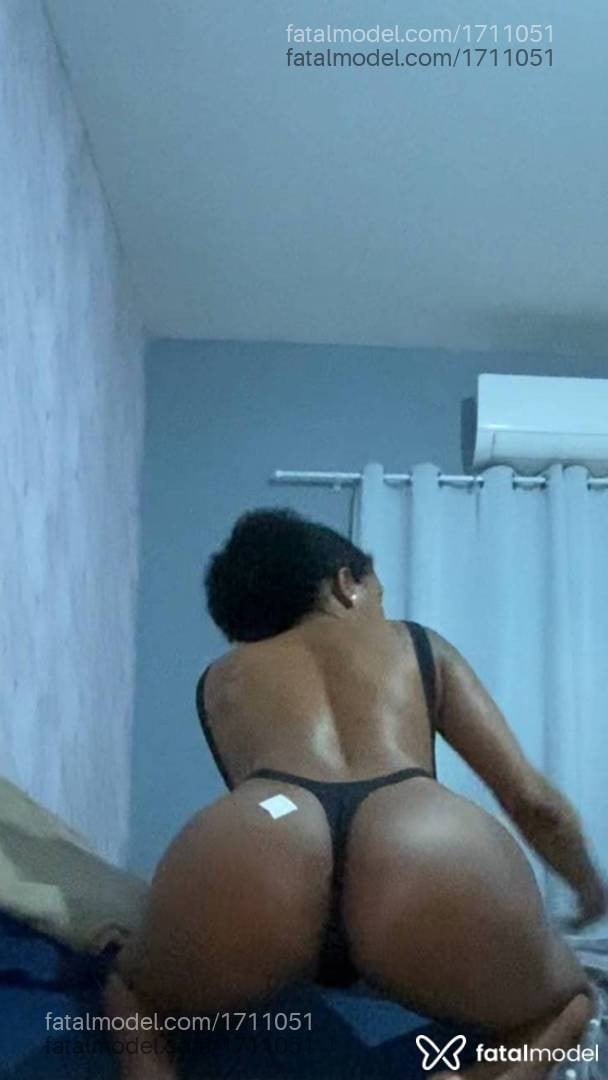 Acompanhante mulher morena (o) de olhos pretos - Laylla bumb ouro