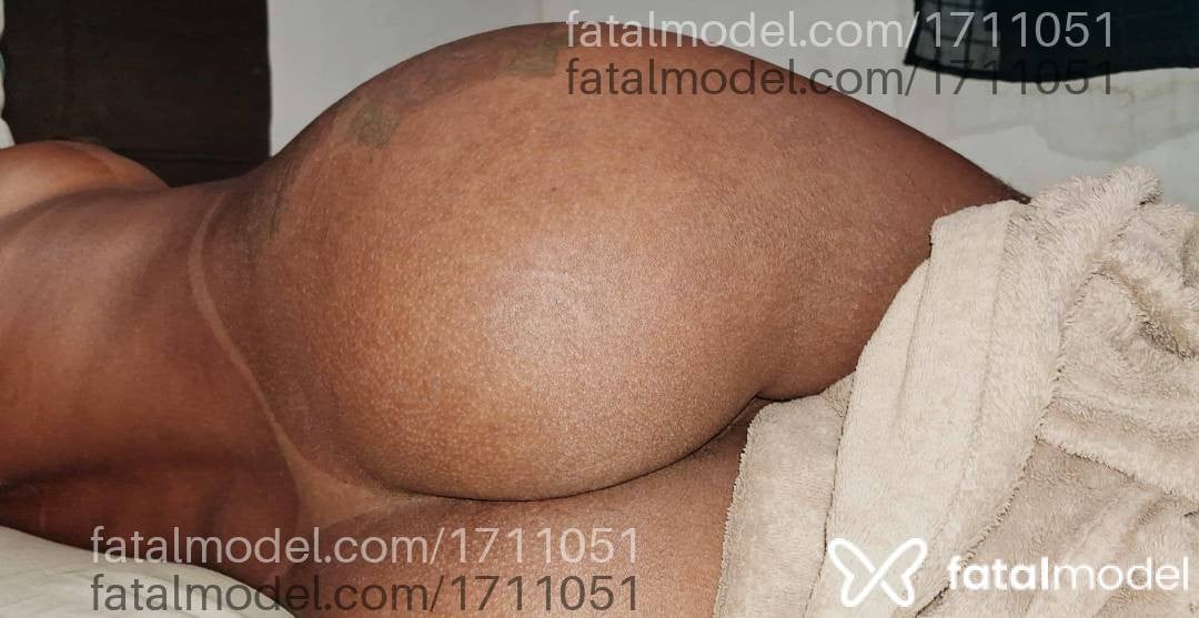 Acompanhante mulher morena (o) de olhos pretos em Rio das Ostras - Laylla bumb ouro