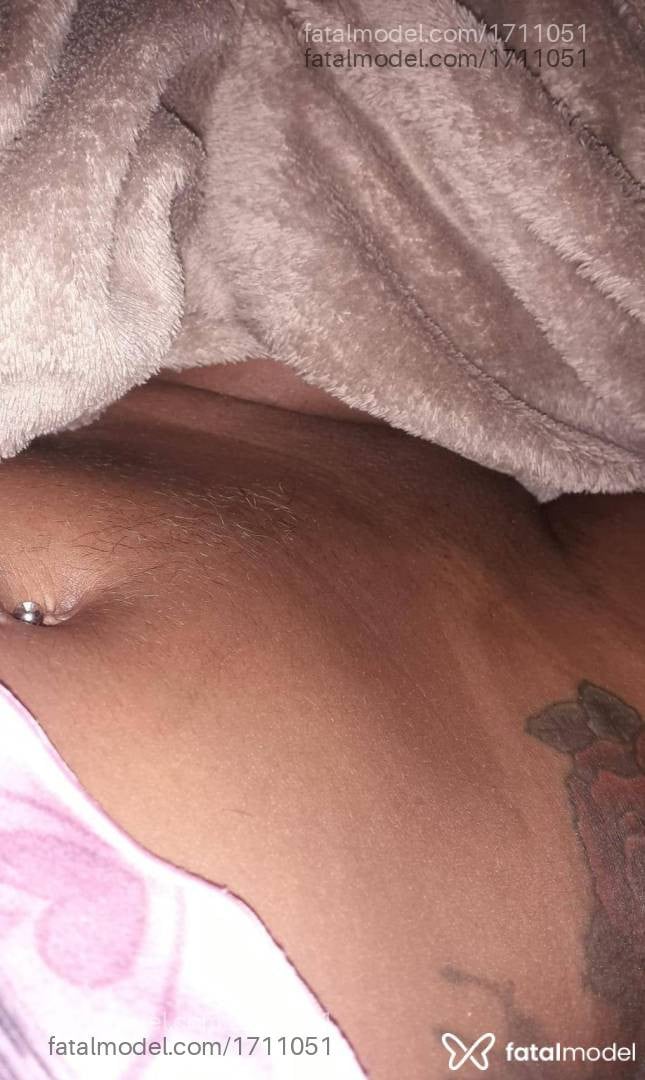 Acompanhante mulher morena (o) de olhos pretos em Rio das Ostras - Laylla bumb ouro
