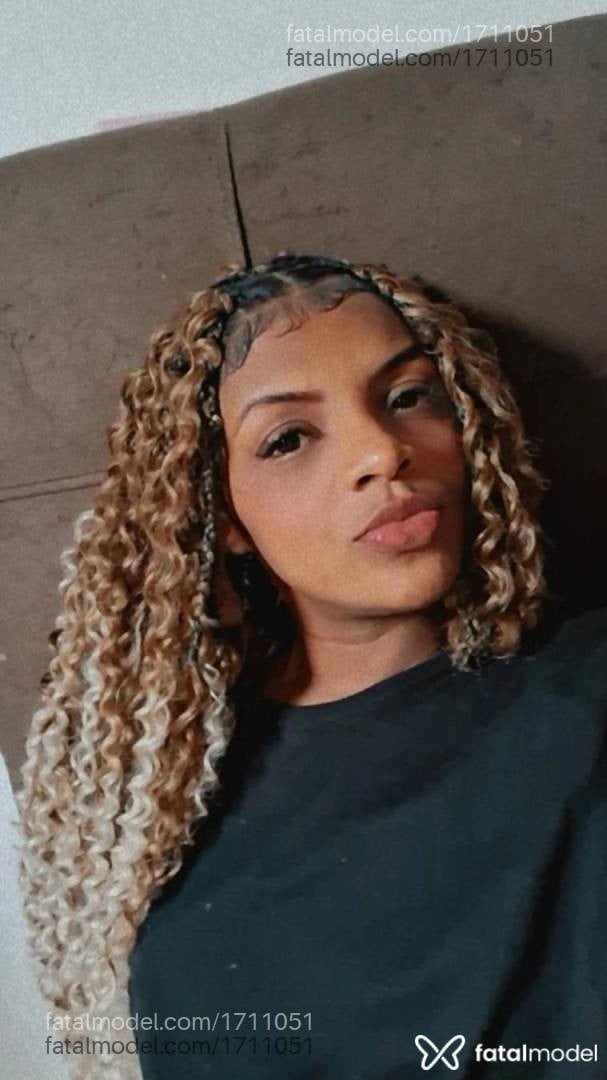 Acompanhante mulher morena (o) de olhos pretos em Rio das Ostras - Laylla bumb ouro