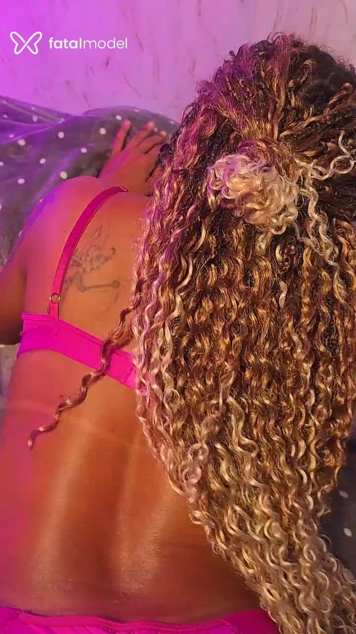 Acompanhante mulher morena (o) de olhos pretos em Rio das Ostras Acompanhante mulher morena (o) de olhos pretos em Rio das Ostras - Laylla bumb ouro
