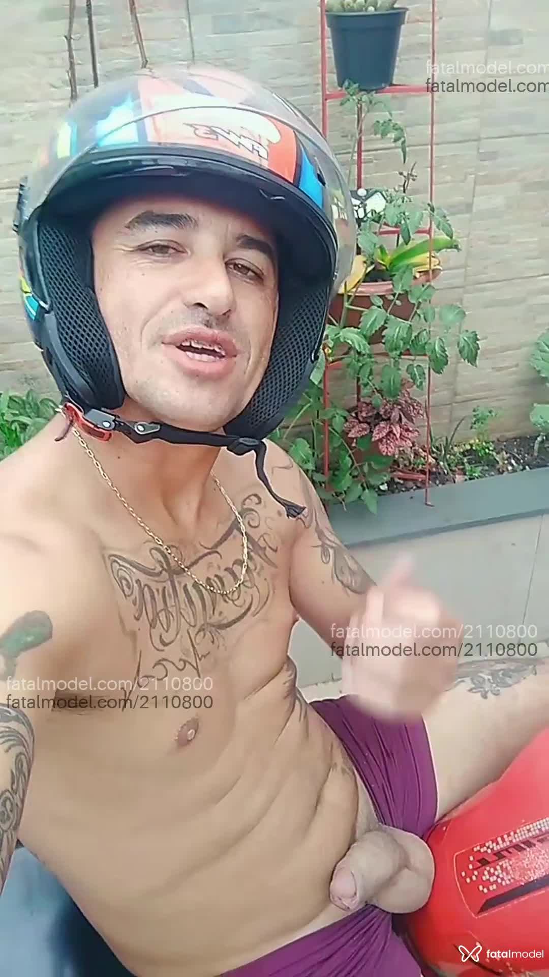 Acompanhante homem com cabelo castanho de olhos castanhos - Juniorsurfista