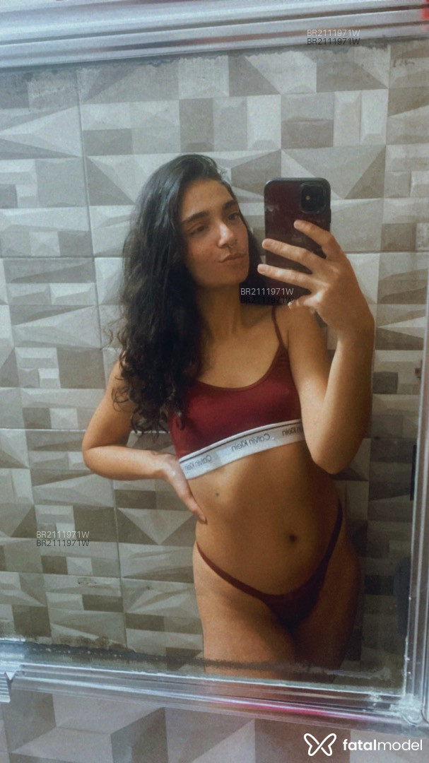 Acompanhante mulher com cabelo castanho de olhos castanhos em Virtual - Angel Belini