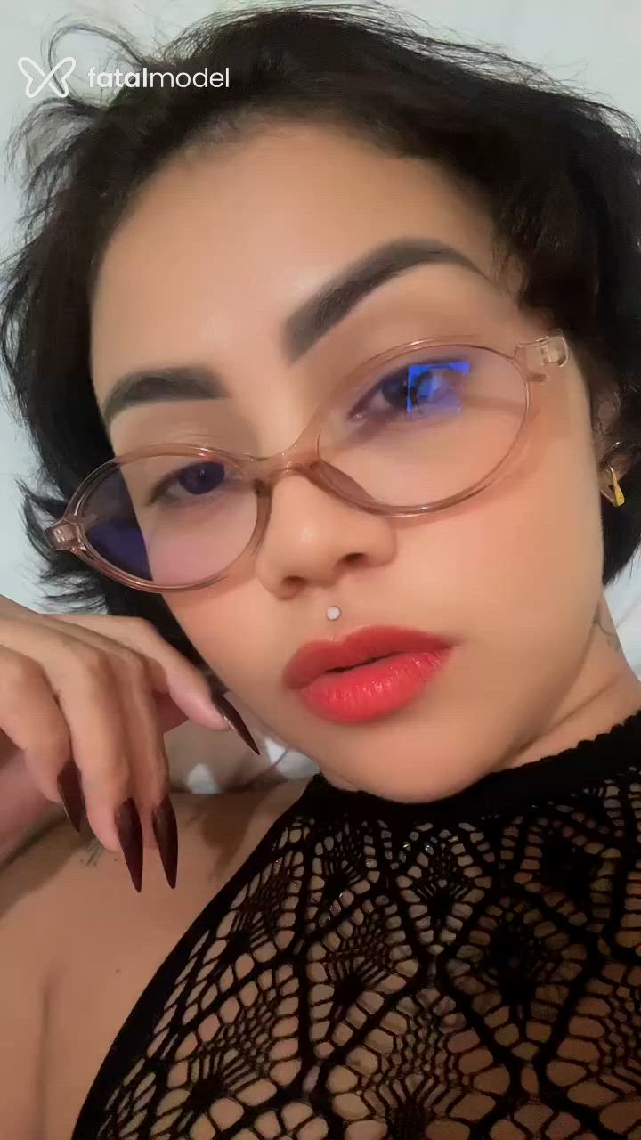 Acompanhante mulher com cabelo castanho de olhos castanhos - Nathi Acompanhante mulher com cabelo castanho de olhos castanhos - Nathi