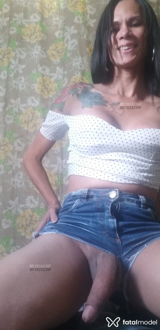 Acompanhante mulher trans morena (o) de olhos castanhos - Brenda