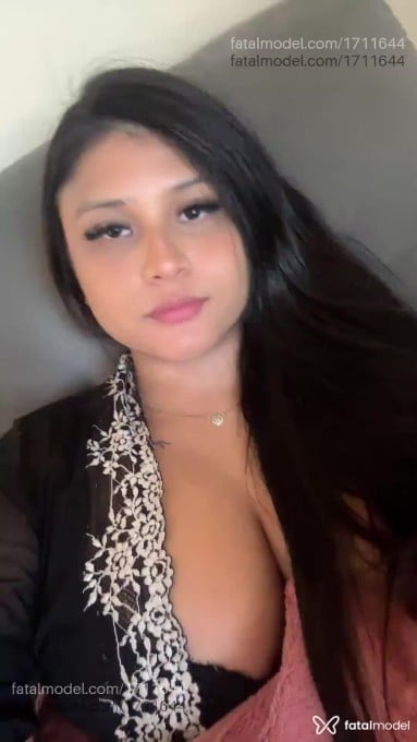 Acompanhante mulher morena (o) de olhos pretos - Júlia Acompanhante mulher morena (o) de olhos pretos - Júlia