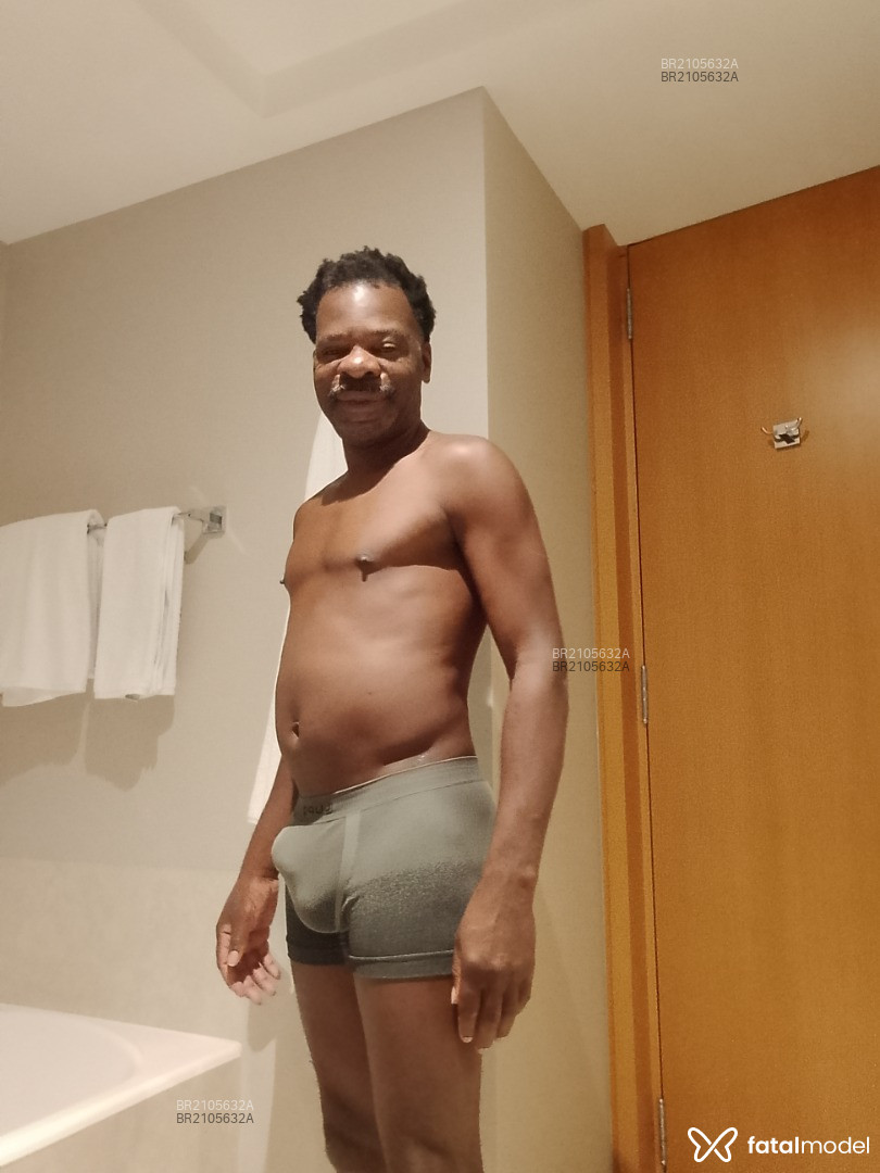 Acompanhante homem morena (o) de olhos pretos em São Paulo Acompanhante homem morena (o) de olhos pretos em São Paulo - Handovick