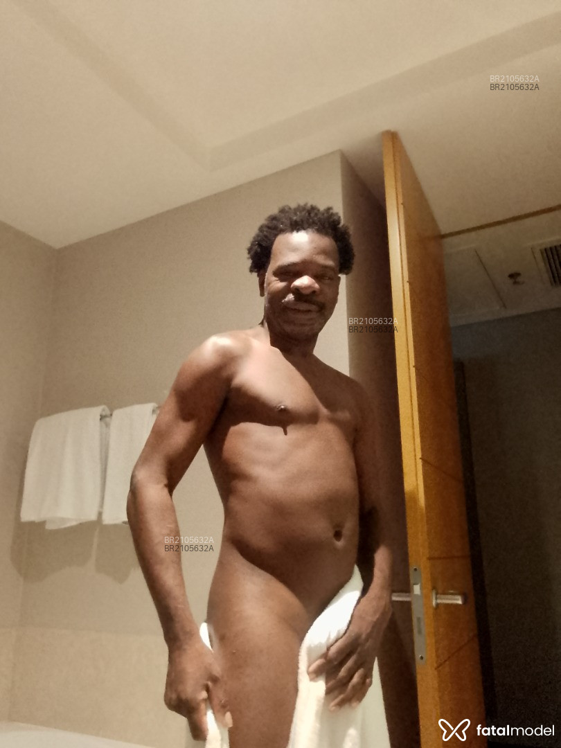Acompanhante homem morena (o) de olhos pretos em São Paulo Acompanhante homem morena (o) de olhos pretos em São Paulo - Handovick
