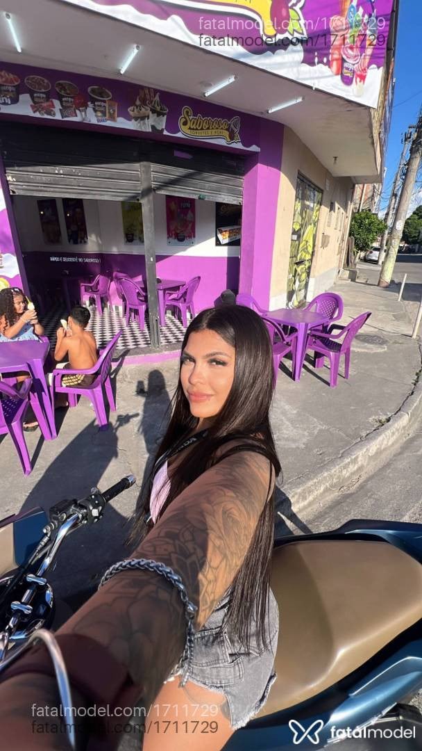 Acompanhante mulher morena (o) de olhos castanhos - Livia Santos