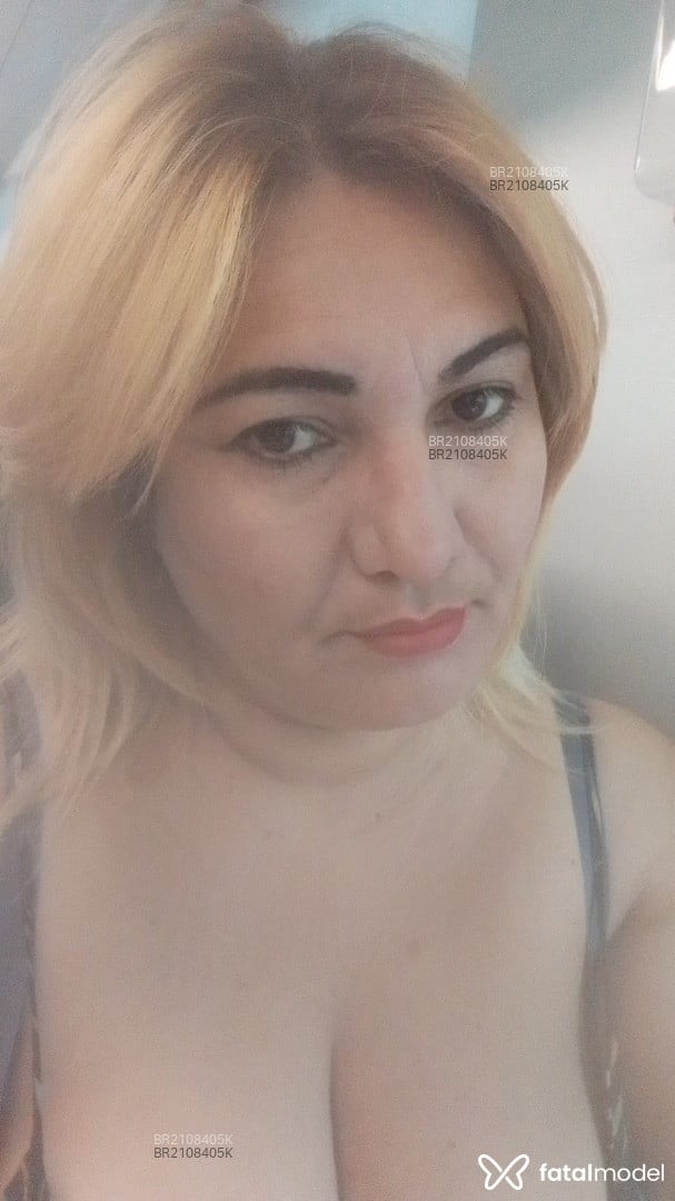 Acompanhante mulher loira (o) de olhos castanhos - Stephany Acompanhante mulher loira (o) de olhos castanhos - Stephany