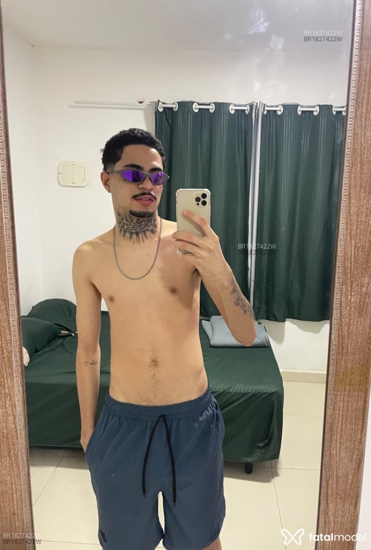 Acompanhante homem morena (o) de olhos pretos - Víctor Azevedo Acompanhante homem morena (o) de olhos pretos - Víctor Azevedo