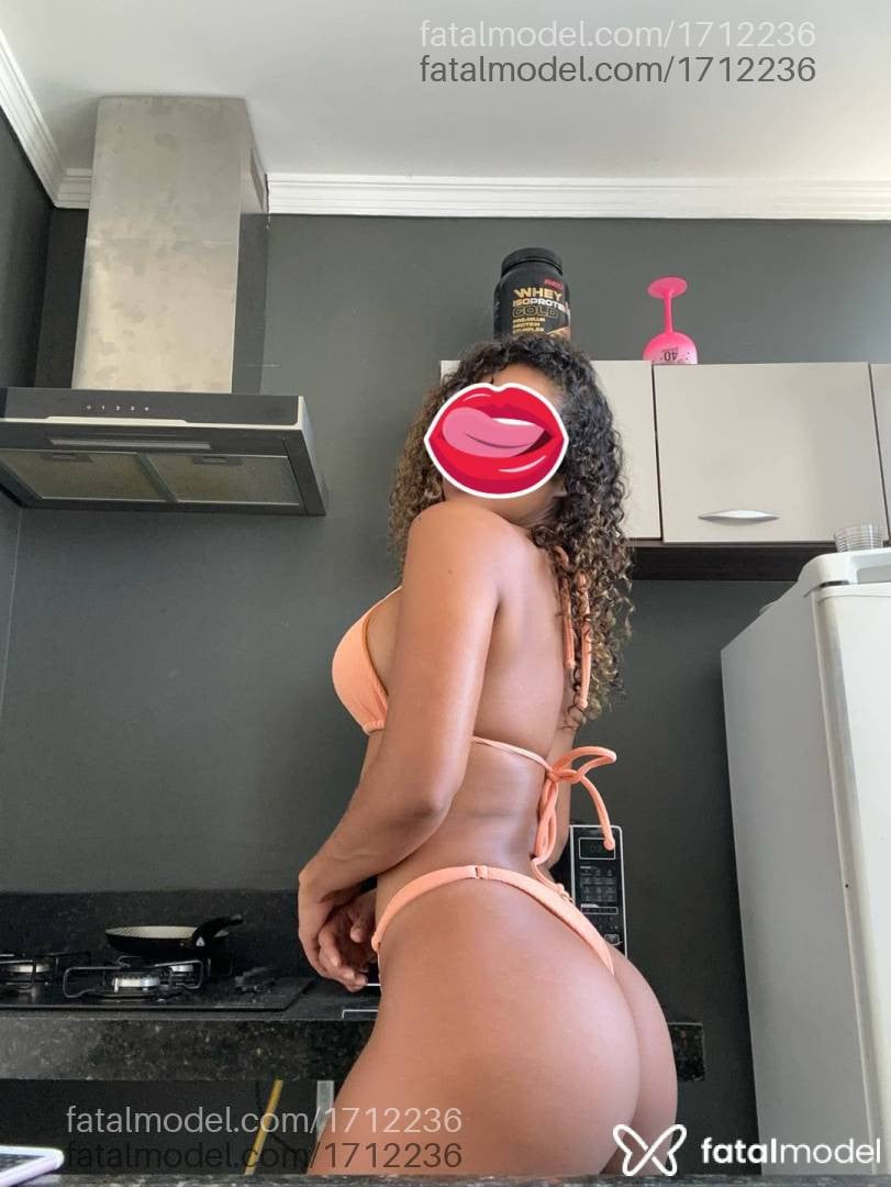 Acompanhante mulher com cabelo castanho de olhos mel em Serra Acompanhante mulher com cabelo castanho de olhos mel em Serra - Camila
