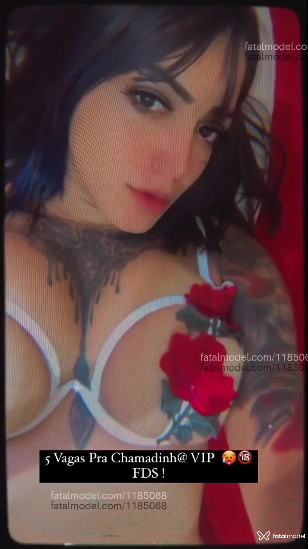 Acompanhante mulher com cabelo colorido de olhos castanhos em São Paulo Acompanhante mulher com cabelo colorido de olhos castanhos em São Paulo - Jhennicris