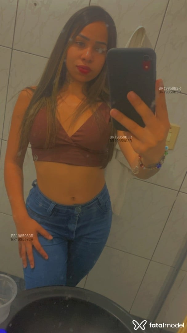 Acompanhante mulher com cabelo castanho de olhos mel - Bruna
