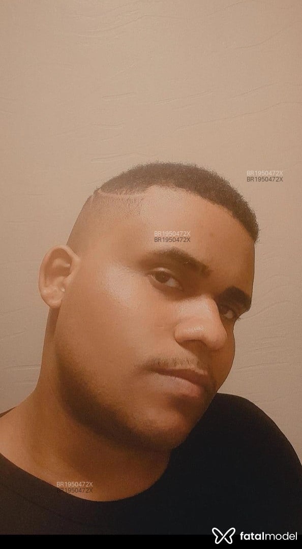 Acompanhante homem morena (o) de olhos castanhos em Campo Grande - Henrique
