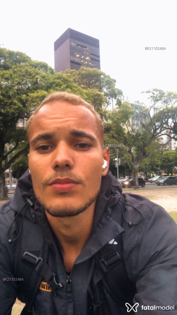 Acompanhante homem com cabelo castanho de olhos mel em Rio de Janeiro - Pedro Lucca