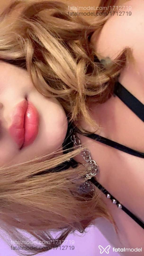 Acompanhante mulher com cabelo castanho de olhos mel - Isa Mel