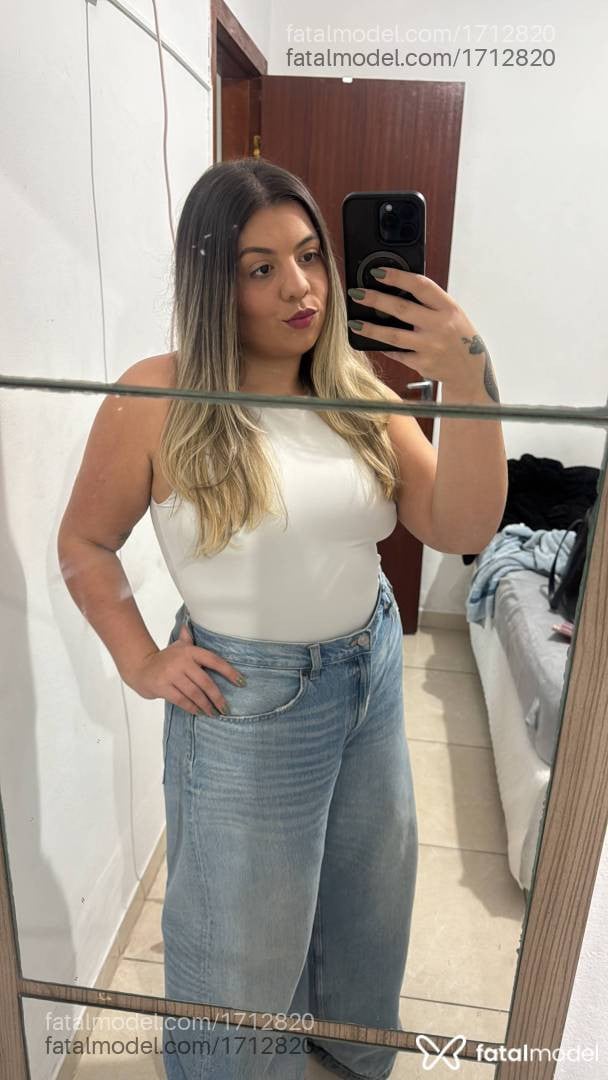Acompanhante mulher loira (o) de olhos castanhos - Caroline