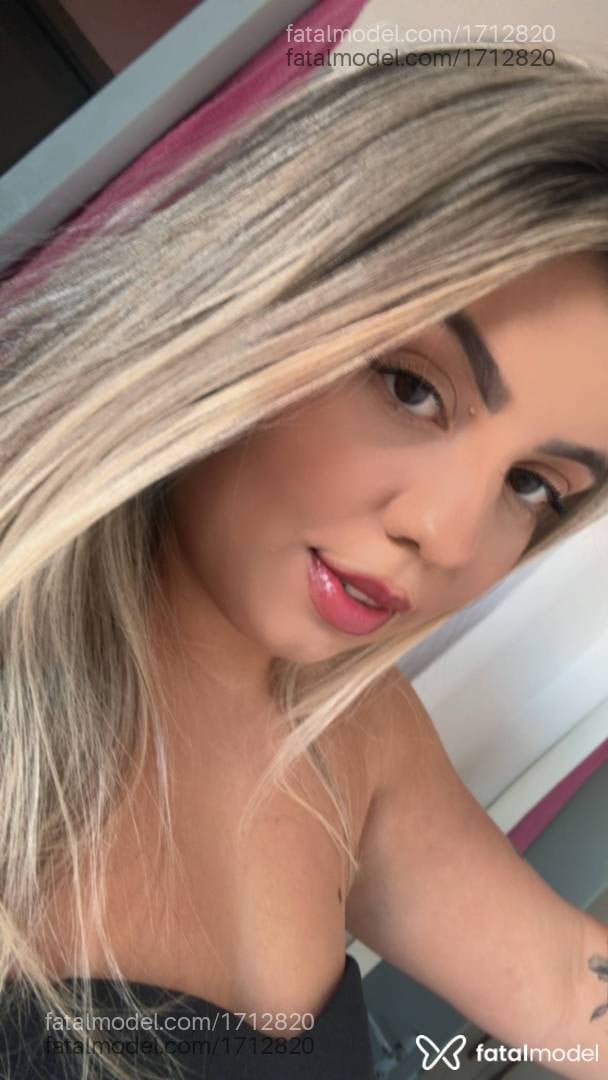 Acompanhante mulher loira (o) de olhos castanhos - Caroline