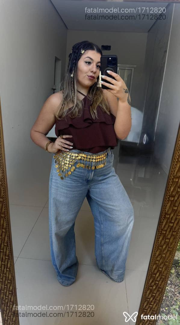 Acompanhante mulher loira (o) de olhos castanhos - Caroline