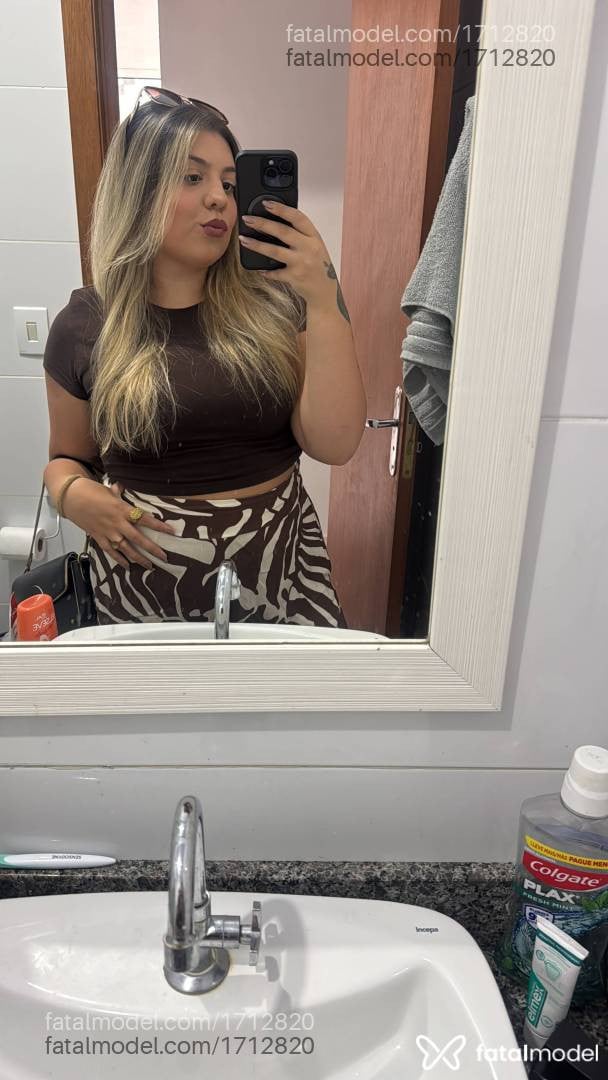 Acompanhante mulher loira (o) de olhos castanhos em Cascavel - Caroline