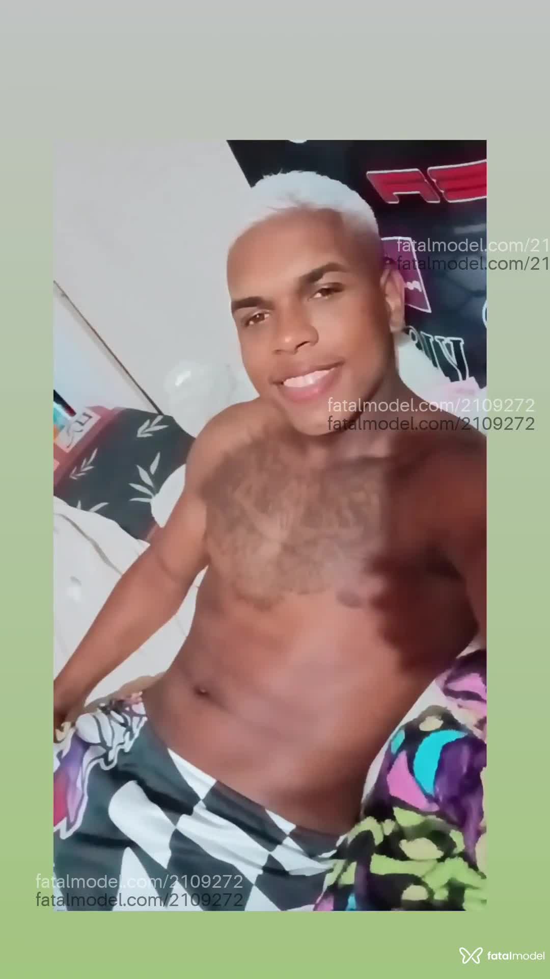 Acompanhante homem morena (o) de olhos castanhos em Rio de Janeiro - Brenno