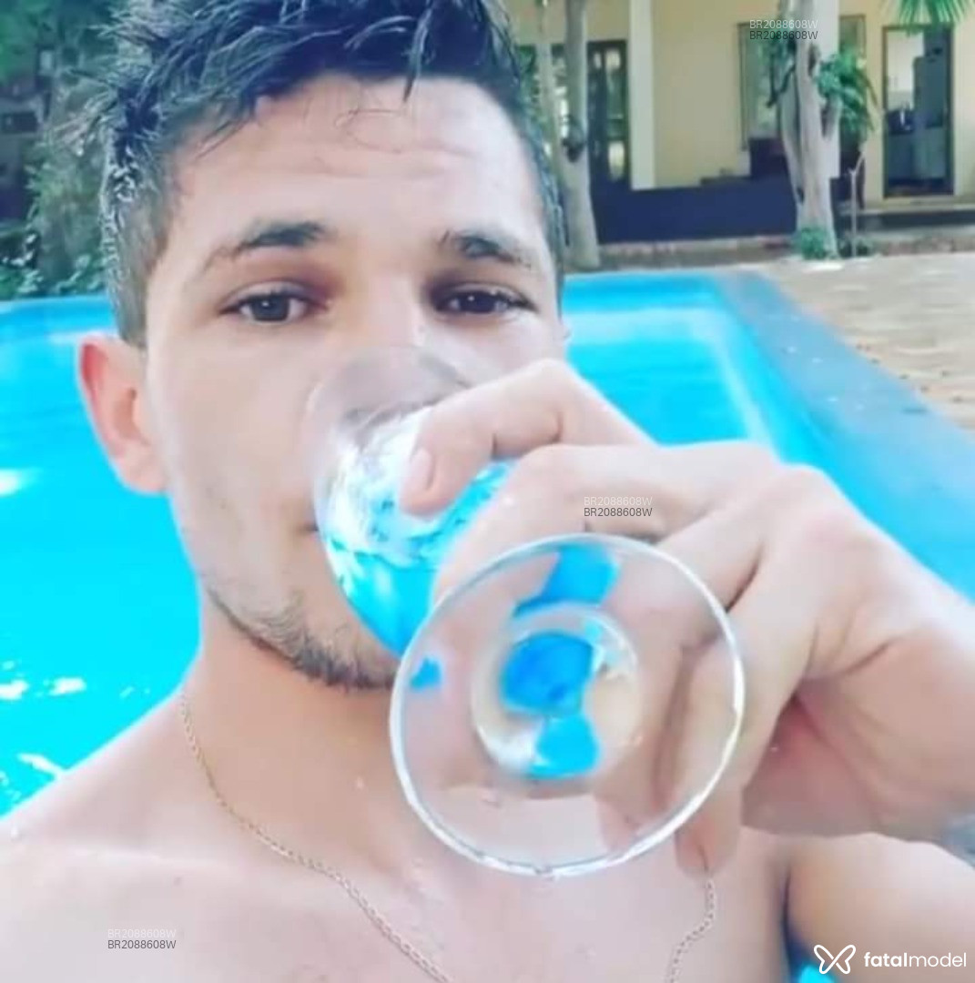 Acompanhante homem com cabelo castanho de olhos castanhos em Blumenau Acompanhante homem com cabelo castanho de olhos castanhos em Blumenau - Quiel