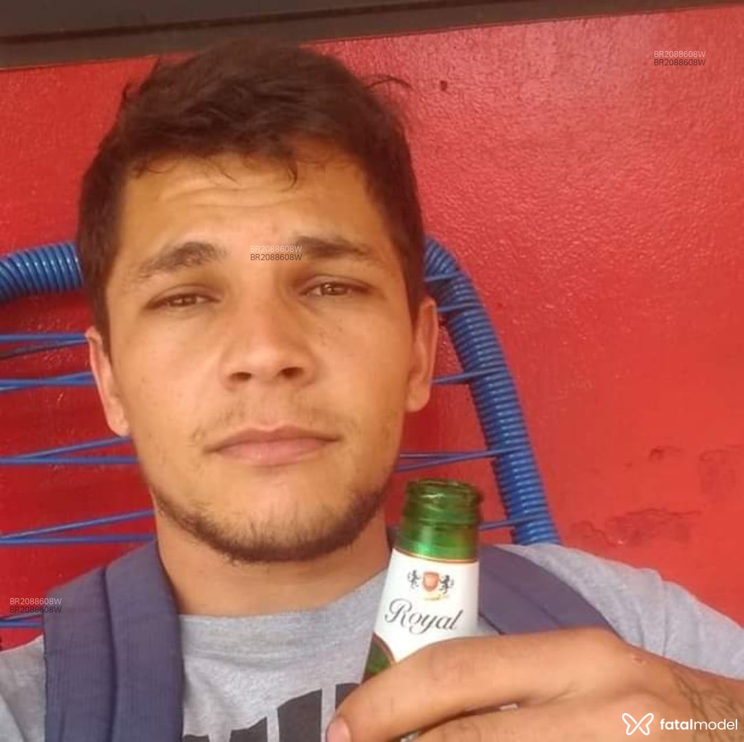 Acompanhante homem com cabelo castanho de olhos castanhos em Blumenau Acompanhante homem com cabelo castanho de olhos castanhos em Blumenau - Quiel