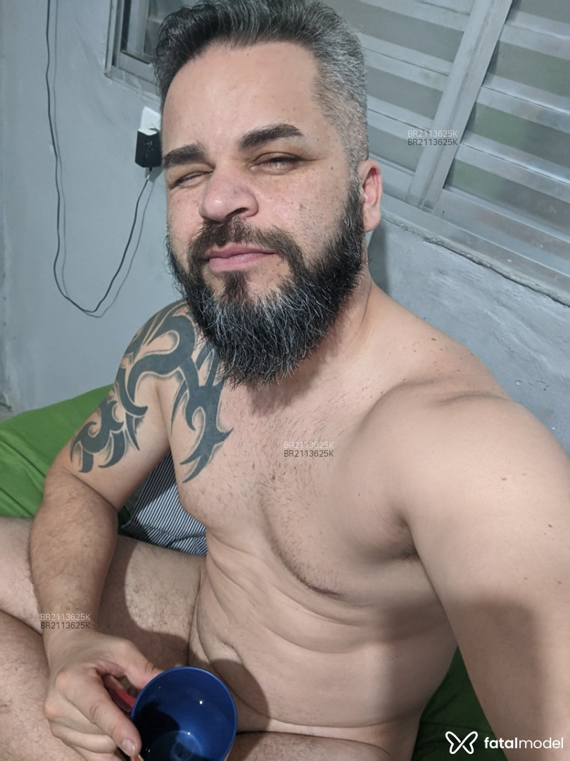 Acompanhante homem com cabelo grisalho de olhos verdes em São Paulo Acompanhante homem com cabelo grisalho de olhos verdes em São Paulo - Antônio