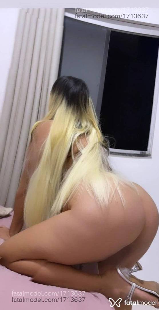 Acompanhante mulher loira (o) de olhos castanhos - Amanda