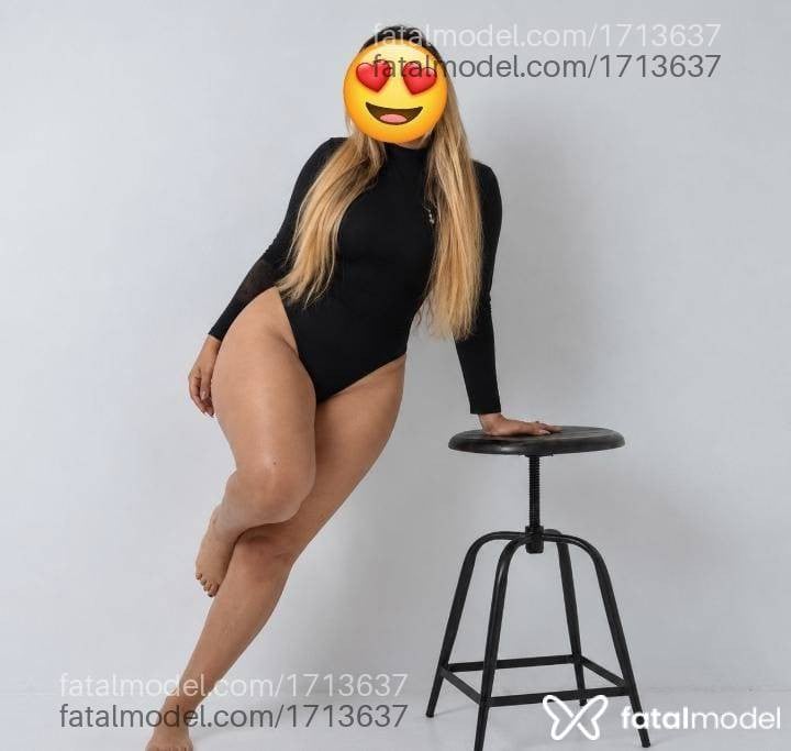 Acompanhante mulher loira (o) de olhos castanhos - Amanda