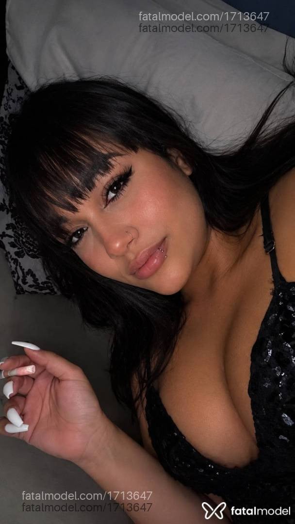 Acompanhante mulher com cabelo castanho de olhos castanhos - Palominha Ribeiro