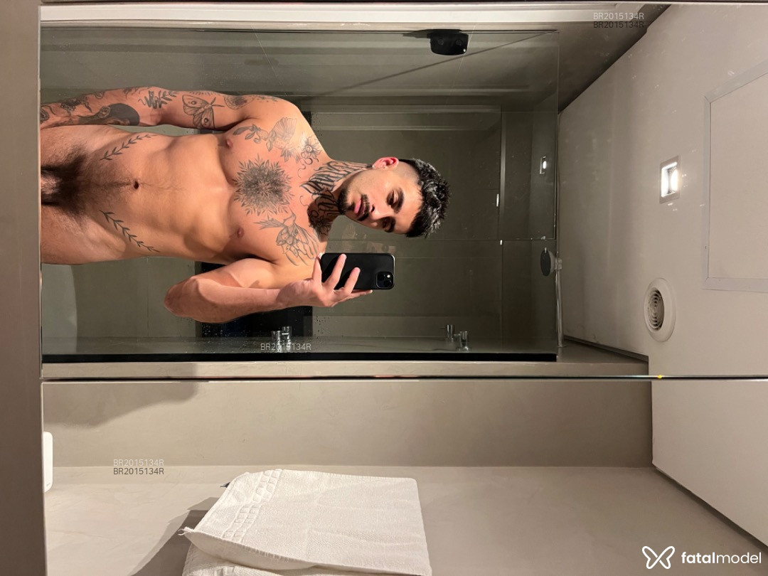 Acompanhante homem com cabelo castanho de olhos castanhos em Virtual - Bruno Dos Anjos