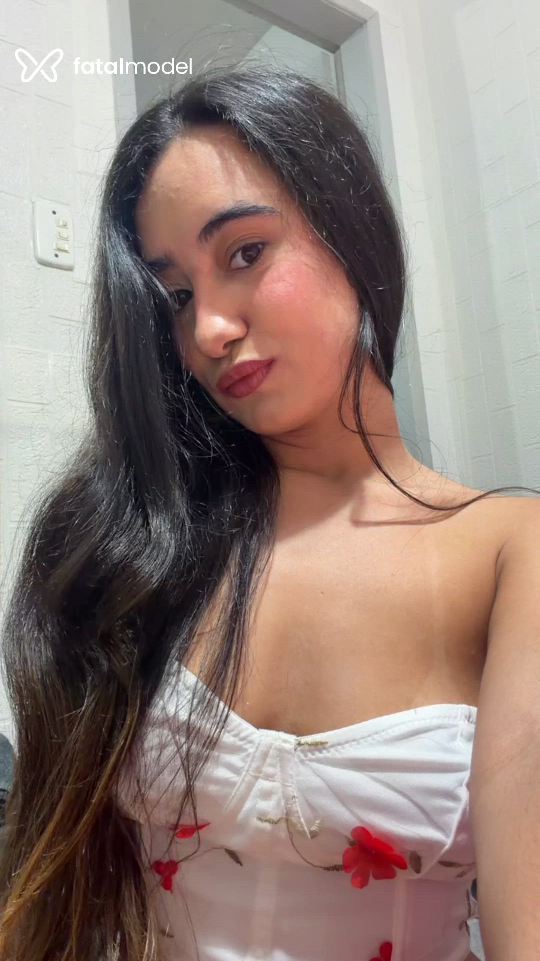 Acompanhante mulher morena (o) de olhos castanhos - Laisa Acompanhante mulher morena (o) de olhos castanhos - Laisa