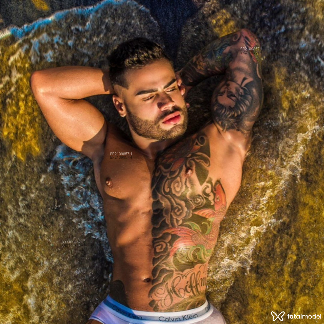 Acompanhante homem morena (o) de olhos pretos em Rio de Janeiro Acompanhante homem morena (o) de olhos pretos em Rio de Janeiro - Pietro Hóffman