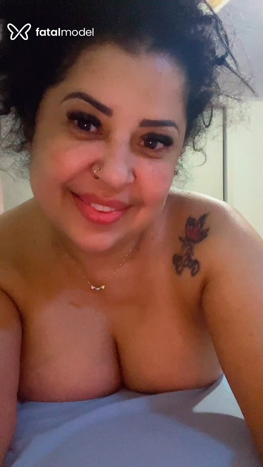 Acompanhante mulher com cabelo grisalho de olhos pretos em Farroupilha Acompanhante mulher com cabelo grisalho de olhos pretos em Farroupilha - Larissa Mello