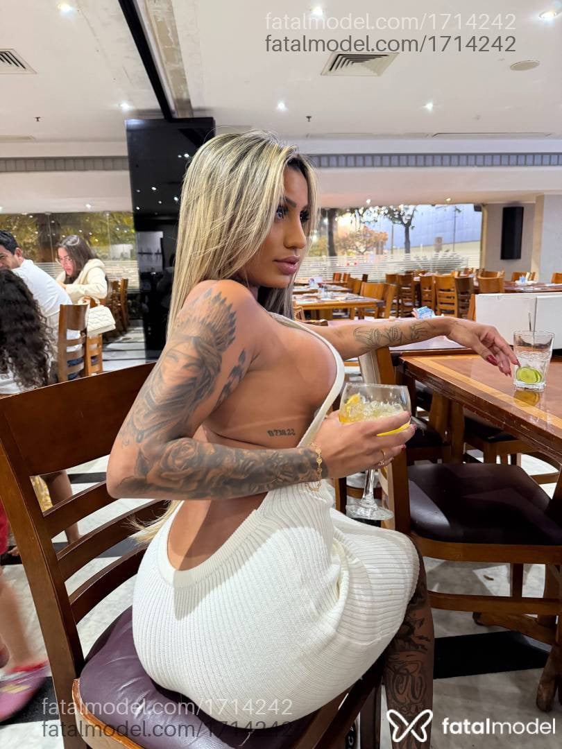 Acompanhante mulher loira (o) de olhos castanhos - Jade Cardoso