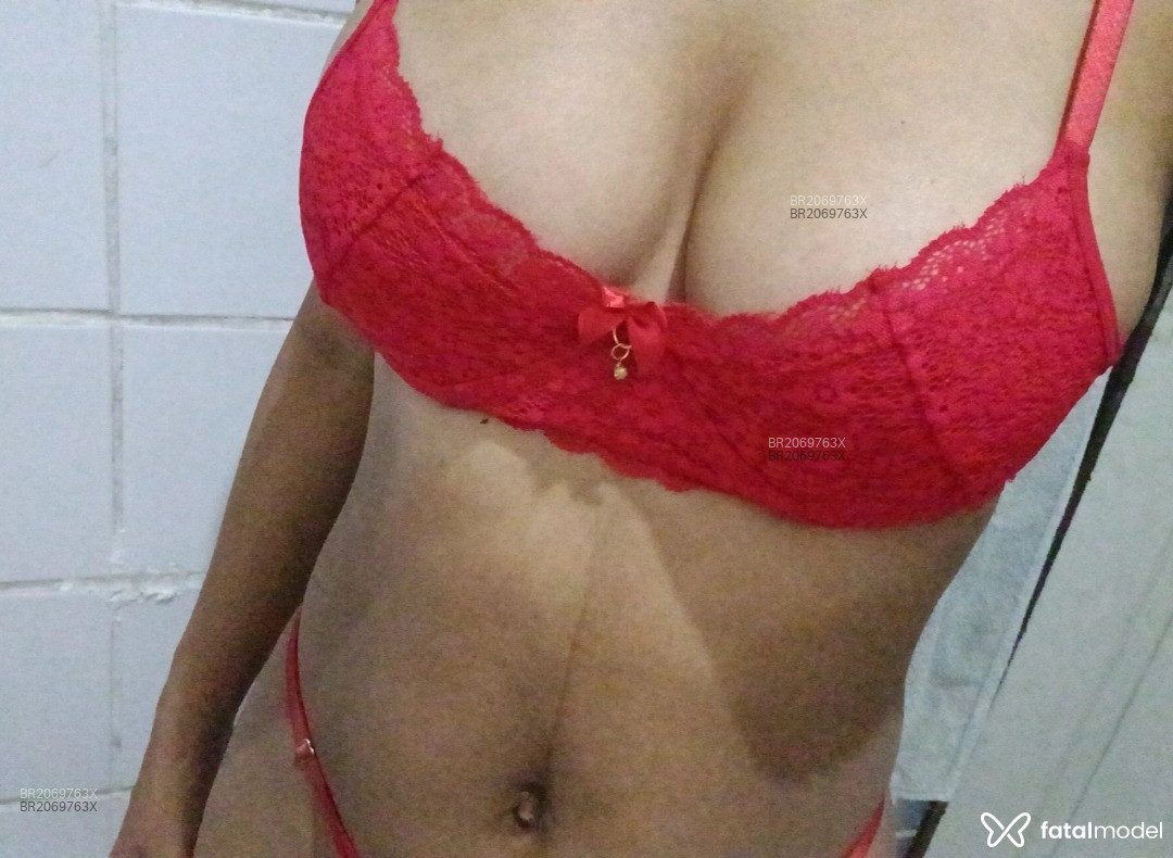 Acompanhante mulher com cabelo castanho de olhos castanhos em Virtual - Laila Carvalho