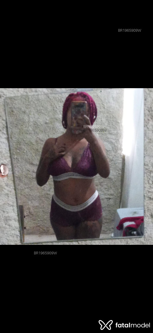 Acompanhante mulher com cabelo colorido de olhos castanhos em Virtual - Manu oliveira
