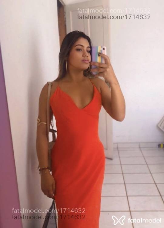 Acompanhante mulher loira (o) de olhos cinza - Júlia