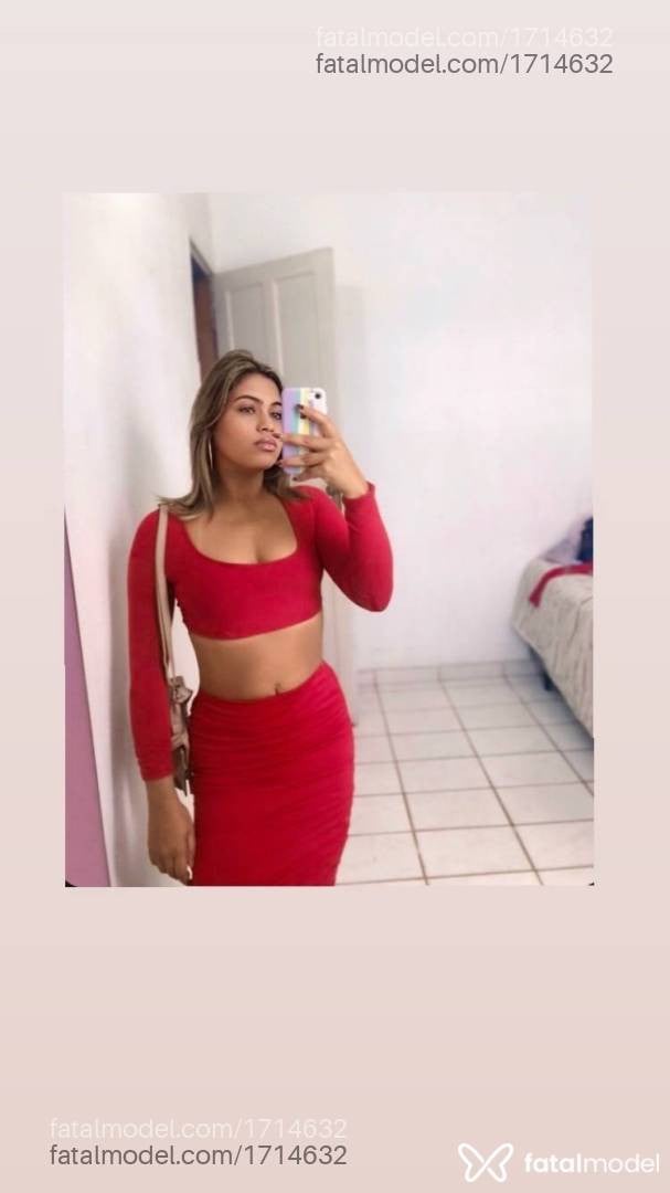 Acompanhante mulher loira (o) de olhos cinza - Júlia