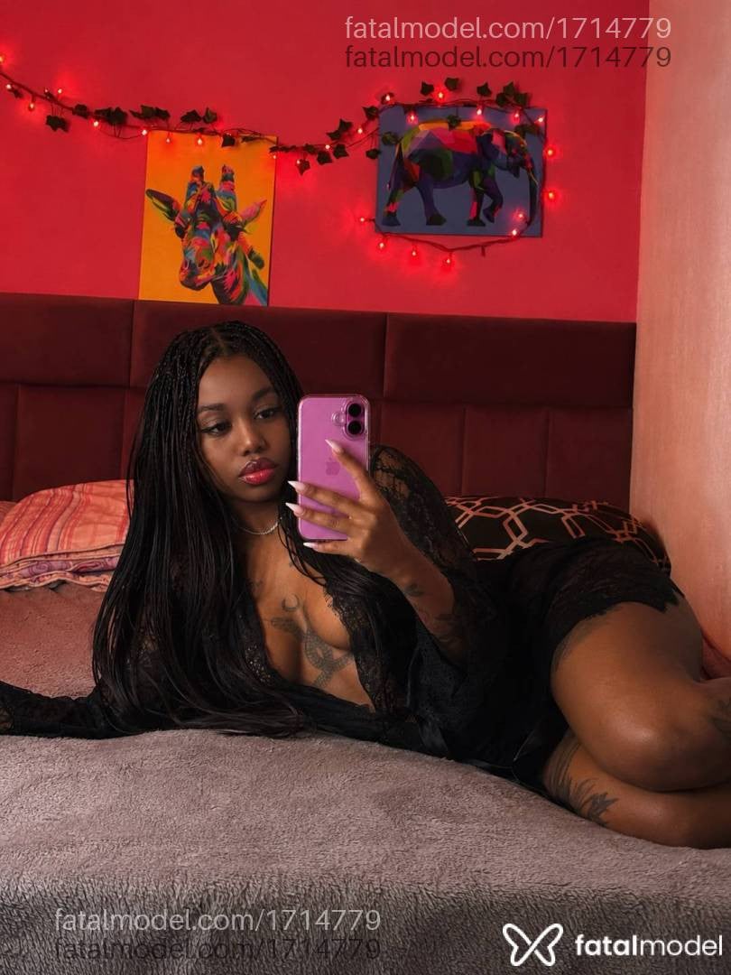 Acompanhante mulher com cabelo castanho de olhos castanhos em Virtual - Nayobe