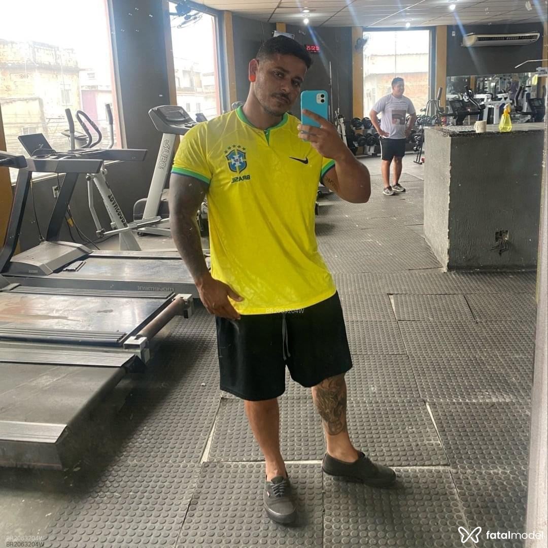 Acompanhante homem com cabelo castanho de olhos castanhos em Rio de Janeiro - Carvalho